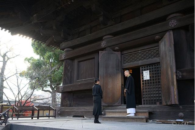 Monk welcoming a visitor at Toji Temple in Kyoto during a private cultural experience