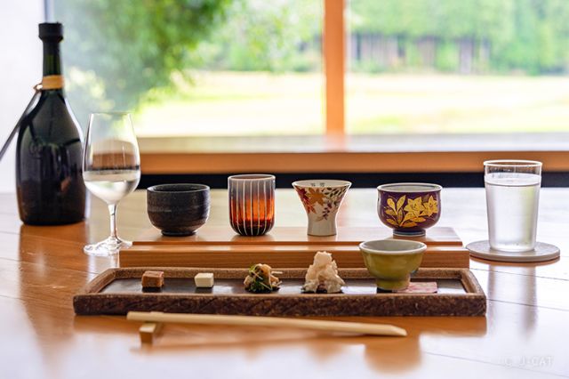 Seasonal Japanese cuisine and sake tasting set at a traditional dining table in Kanazawa