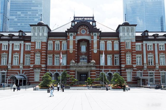 Tokyo Station Marunouchi building, a key landmark explored on a Marunouchi architecture walking tour in Tokyo